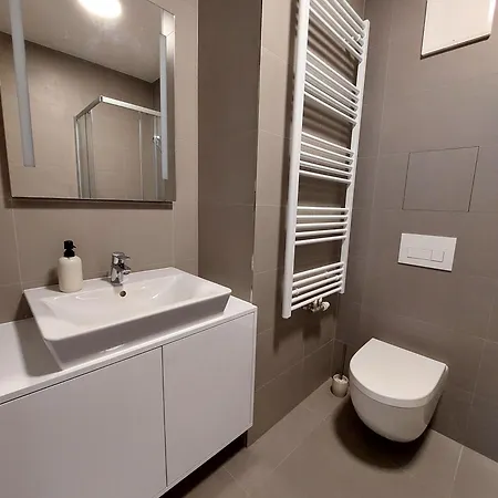 Zoku S Private Garage Parking Free コシツェ