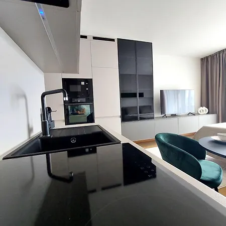 Zoku S Private Garage Parking Free Apartment *